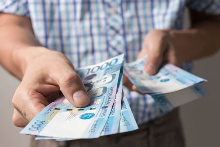 13th Month Pay Vs. Christmas Bonus