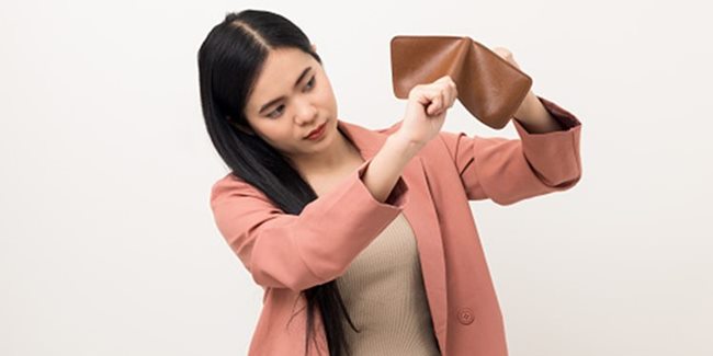 MONEY SAVING, Woman 1