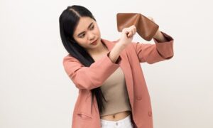 MONEY-SAVING-Woman